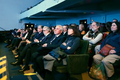 Más de 600 personas de las comunidades universitarias de los 30 planteles disfrutaron de un concierto a dos pianos en el Teatro de la Universidad de Chile